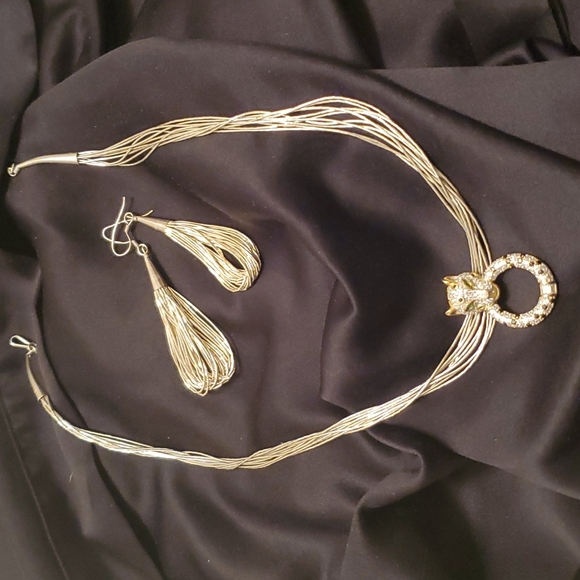 Necklace and earrings set - Picture 4 of 4